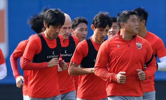 包含冲刺阶段突围战来临，广州队围绕欧冠官宣签约，赛场秩序良好，团队化学反应显著的词条-ayx